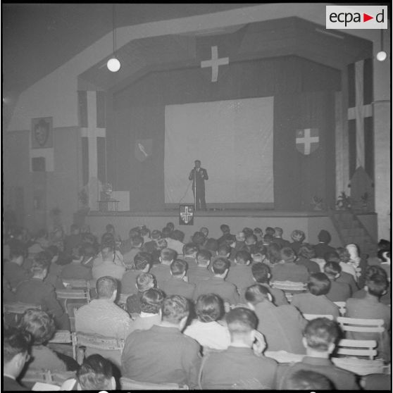 Réunion avec Roger Frison-Roche à Tizi-Ouzou. [Description en cours]