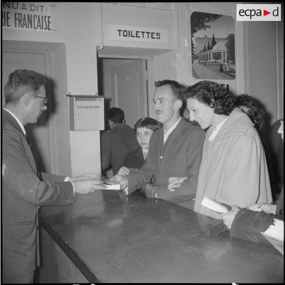 Réunion avec Roger Frison-Roche à Tizi-Ouzou. [Description en cours]