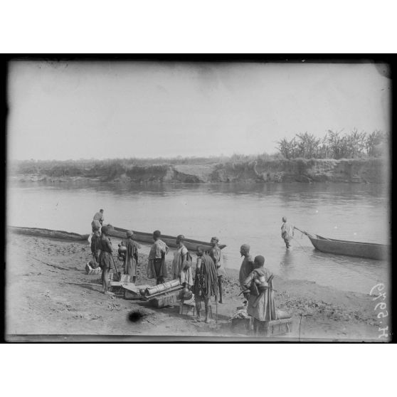 Route de Tibati à N'Gaoundéré. Passage du Meng. [légende d'origine]