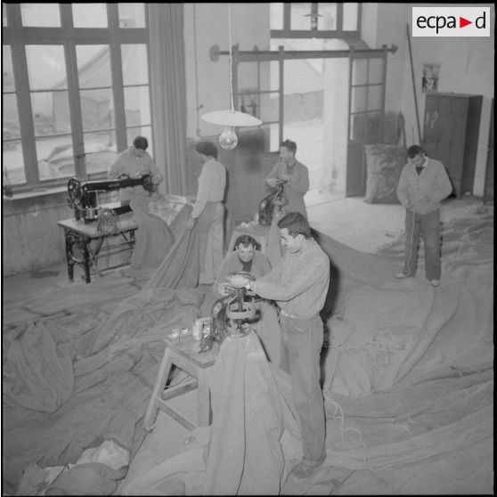 Atelier de réparation des tentes.