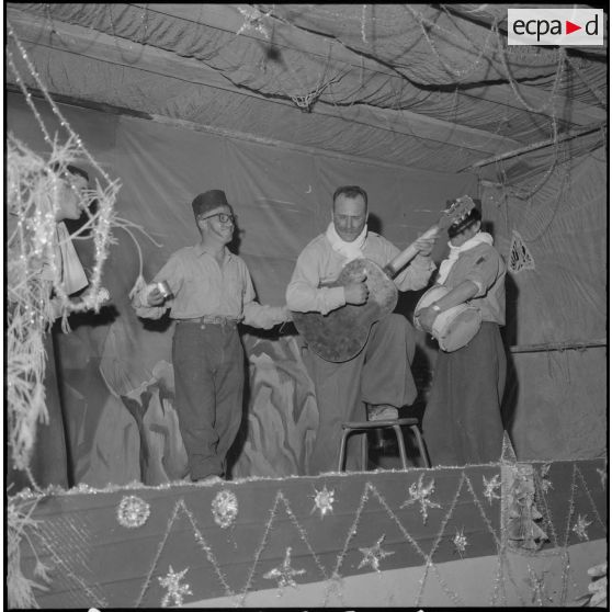 Sur la scène, intermède par le 2° peleton.