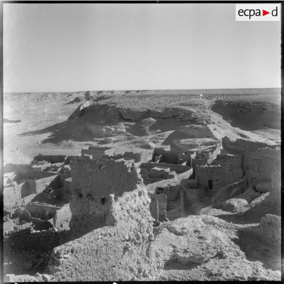 Ksar laissé à l'abandon sur la route dite des palmeraies.