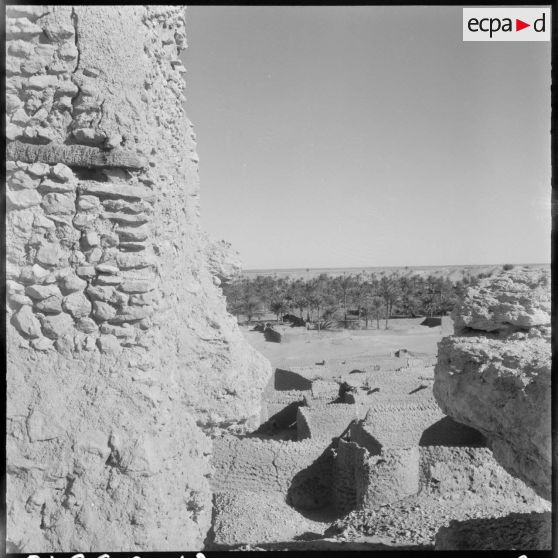 Ksar laissé à l'abandon sur la route dite des palmeraies.