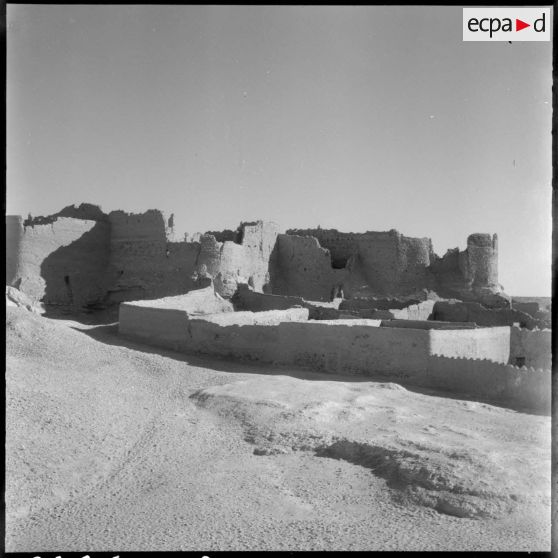 Ksar laissé à l'abandon sur la route dite des palmeraies.
