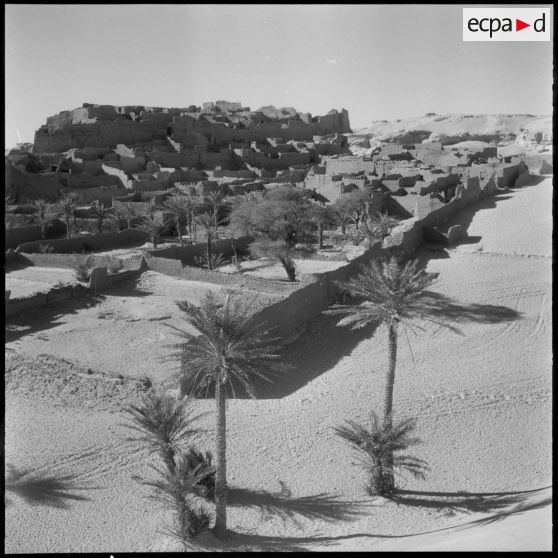 Un ksar sur la route dite des palmeraies.