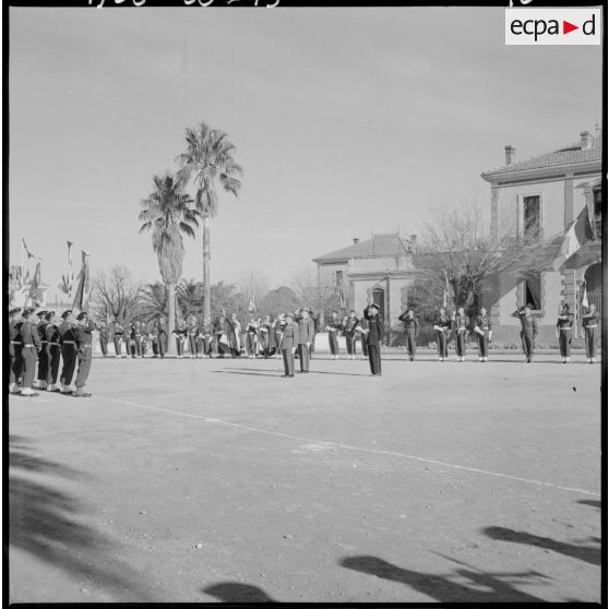 La prise d'armes sur la place de Saïda.