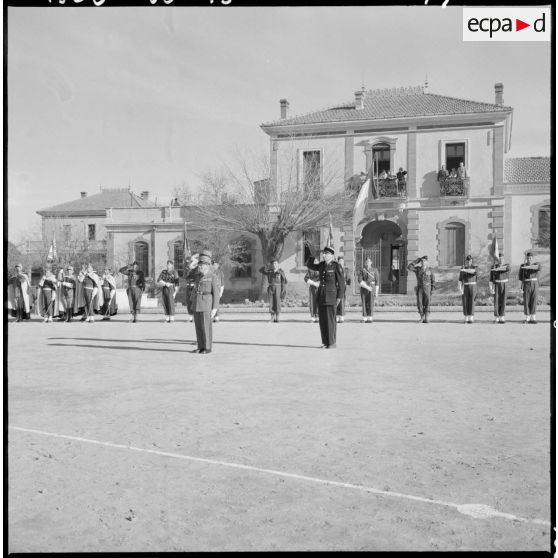 La prise d'armes sur la place de Saïda.