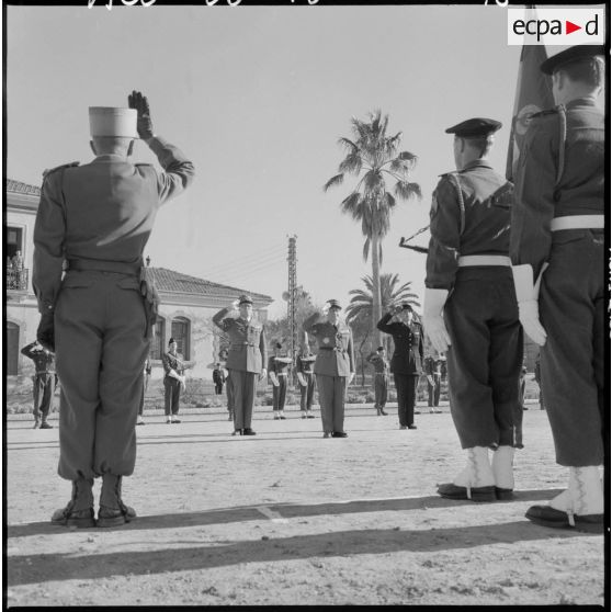 La prise d'armes sur la place de Saïda.