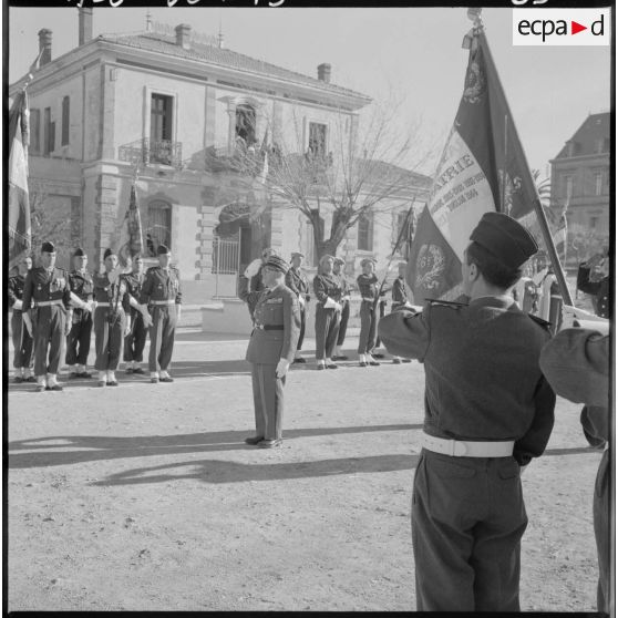 La prise d'armes sur la place de Saïda.
