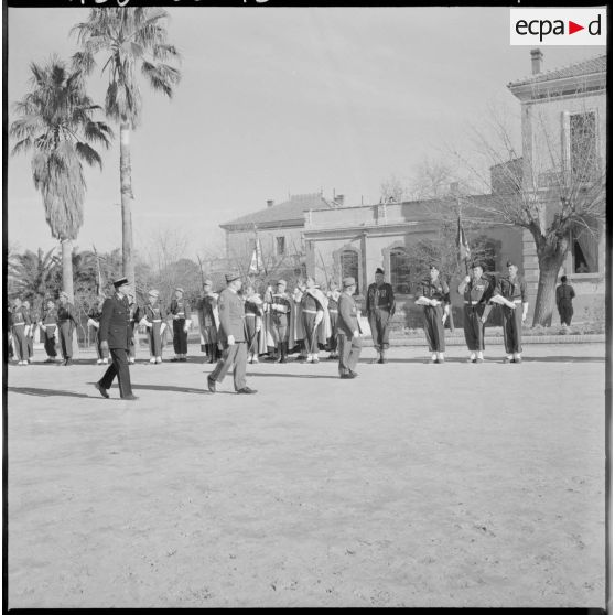 La prise d'armes sur la place de Saïda.