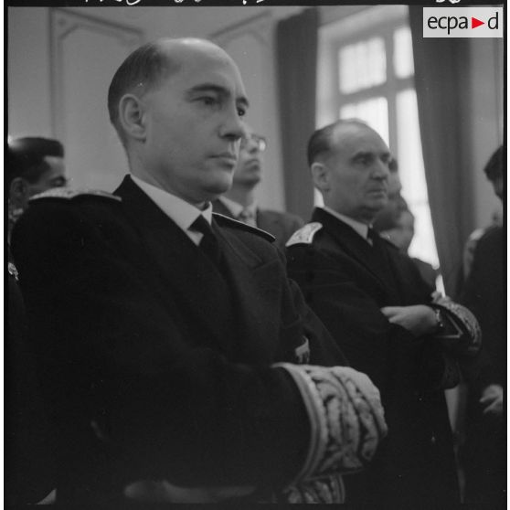 Le nouveau préfet, Mr. de SOLMINIHAC et Mr JEY, préfet Igame d'oran.