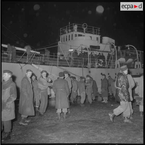 A 22 heures, la Sermanaise arrive dans le port de Collo.