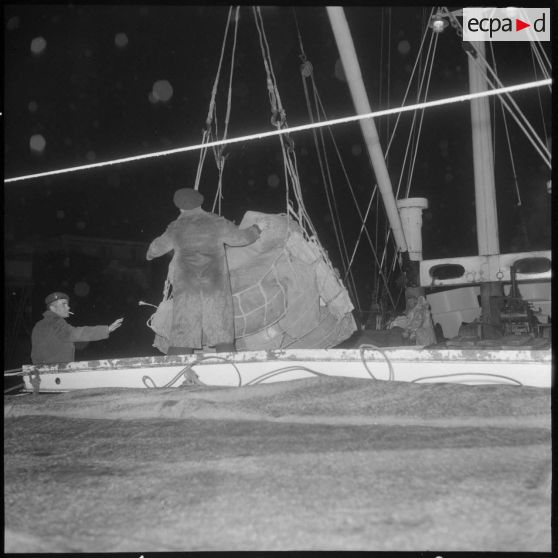 A 22 heures, la Sermanaise arrive dans le port de Collo.