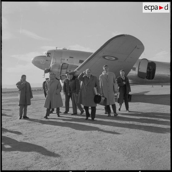 Attérissage à Monstaganem à la suite d'une défaillance mécanique.