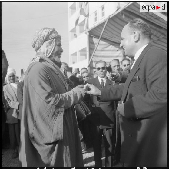 Remise de clefs aux nouveaux locataires.