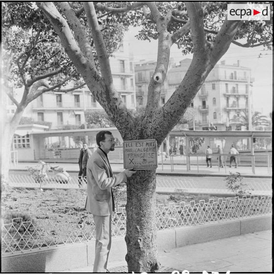 Pancarte posée par les émeutiers à un endroit où est tombé l'un des leurs dans la journée du 24 janvier