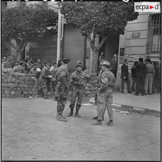 Suite des manifestations. Journée des Barricades à Alger.