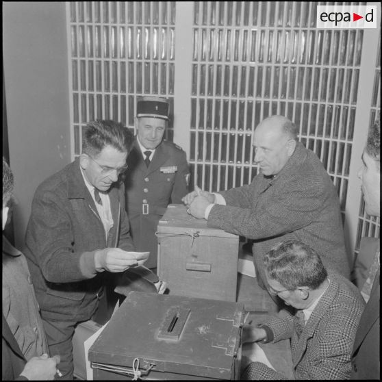 Au bureau d'entraide de la mairie d'Alger dans la matinée du 28 janvier.