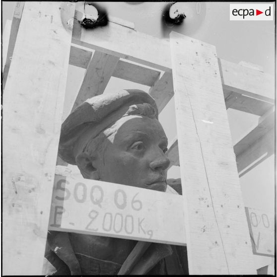 Statue conditionnée avant son rapatriement en France.