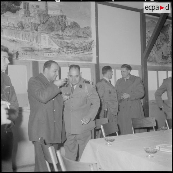 Après la cérémonie, un apéritif fut offert dans la salle du foyer du centre.