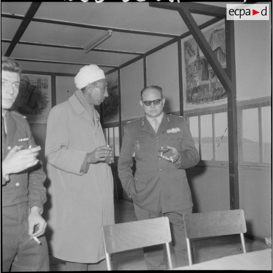 Après la cérémonie, un apéritif fut offert dans la salle du foyer du centre.