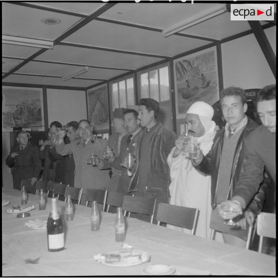 Après la cérémonie, un apéritif fut offert dans la salle du foyer du centre.