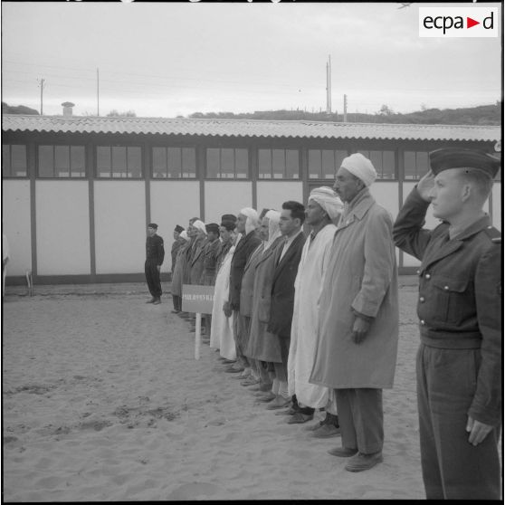 Quelques groupes de stagiaires à l'inauguration du centre de formation civique.