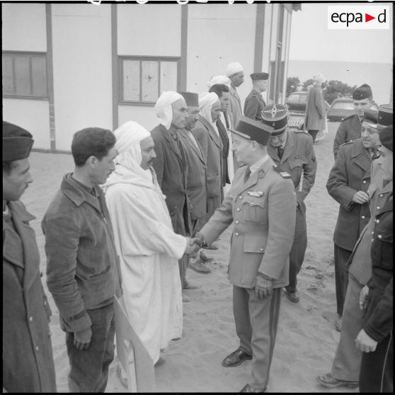 Quelques groupes de stagiaires à l'inauguration du centre de formation civique.