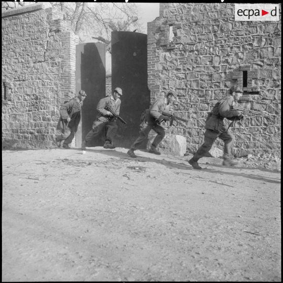 A Cheraïa instruction et entrainement des Harkis.