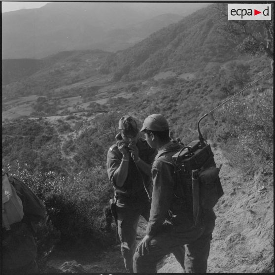 Un Aspirant, chef du poste d'Aïn Arbel.