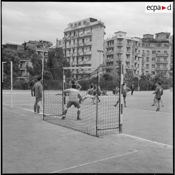 Les buts de base aérienne (BA) 410, menacés par les joueurs Constantinois.