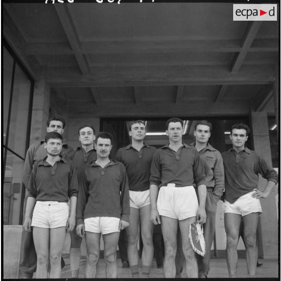 L'équipe de l'escadron de transmission régionale 805.