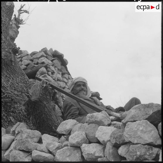 Surveillance des abords du village.