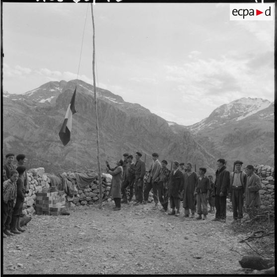Cérémonie aux couleurs.