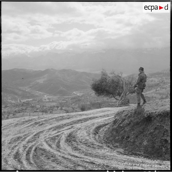 Autodéfense dans le secteur de Dra-el-Mizan.