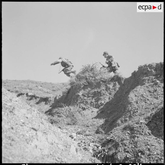 Autodéfense dans le secteur de Dra-el-Mizan.
