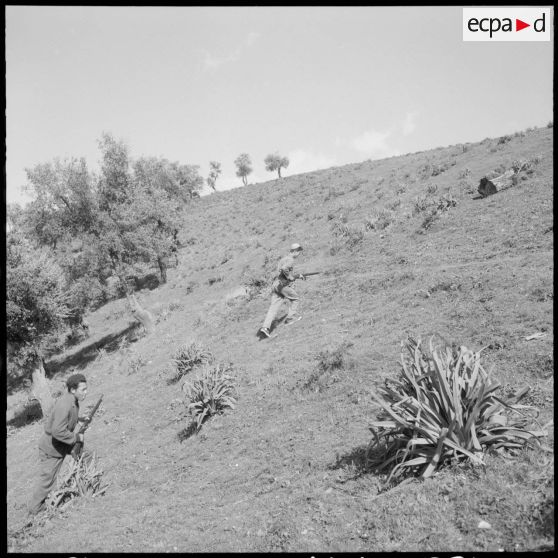 Autodéfense dans le secteur de Dra-el-Mizan.