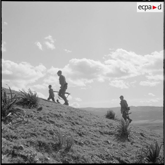 Autodéfense dans le secteur de Dra-el-Mizan.