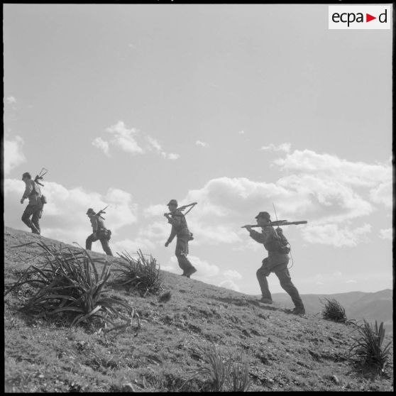 Autodéfense dans le secteur de Dra-el-Mizan.