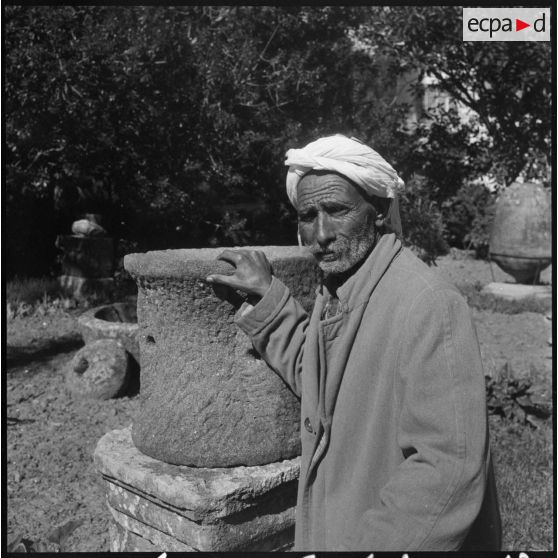 Portrait d'un gardien aux ruines de Tipaza.