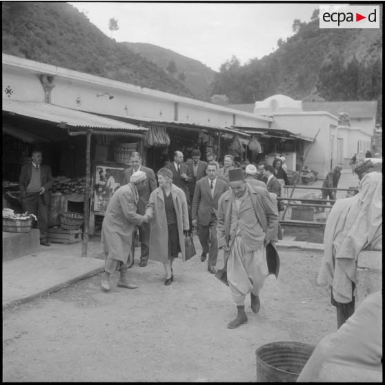 La délégation des maires européens, après la réception de la Mairie d'El Affroun.