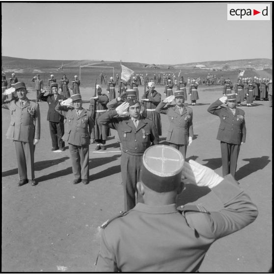 La Légion d'honneur, remit au sergent-chef Olivier, à titre exceptionnel.