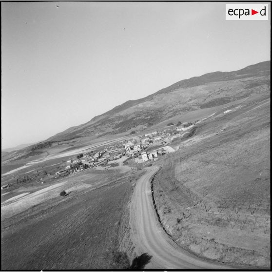 Le barrage sur la route de Lamy.