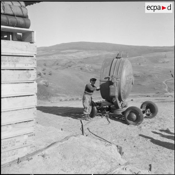Un projecteur d'une tour de contrôle, entre Lamy et Munier.