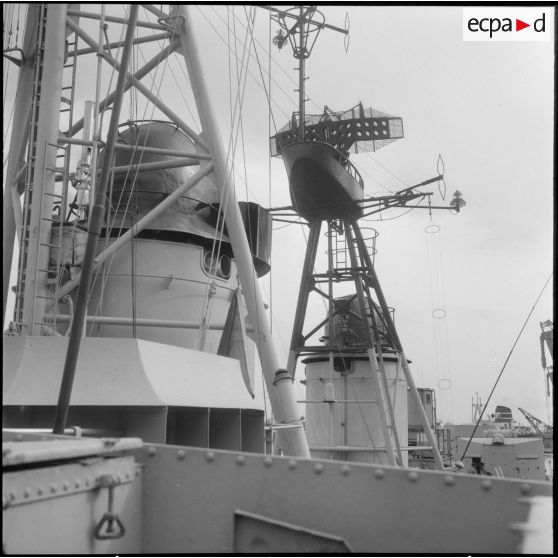 Maintenance de l'escorteur d'escadre le "Petit-Thouars".
