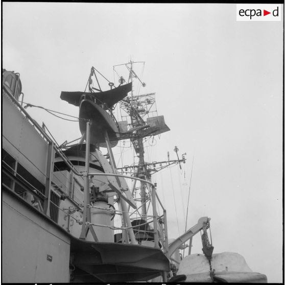 Maintenance de l'escorteur d'escadre le "Petit-Thouars".