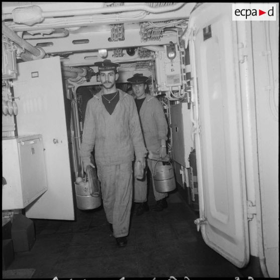 Maintenance de l'escorteur d'escadre le "Petit-Thouars".