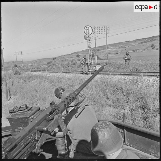 Menerville. La 4e compagnie du 587e bataillon du train (587e BT). Patrouille rail-route.