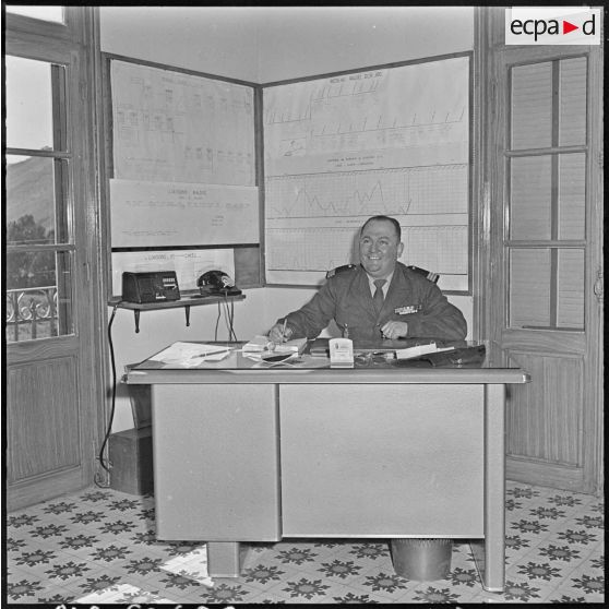 Menerville. Le capitaine Jumel commandant la 4e compagnie du 587e bataillon du train (587e BT).