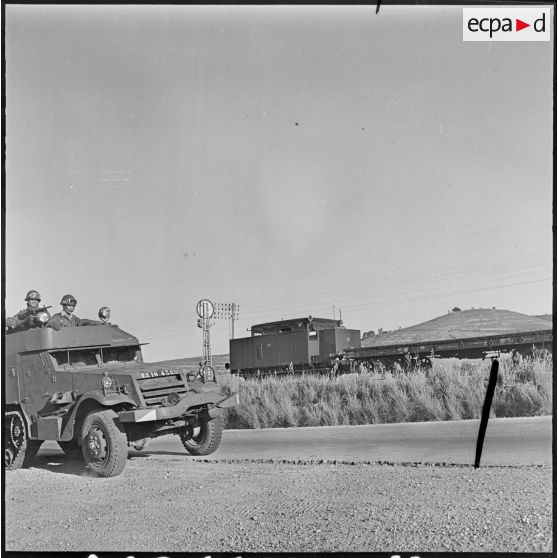 Menerville. La 4e compagnie du 587e bataillon du train (587e BT). Patrouille rail-route.